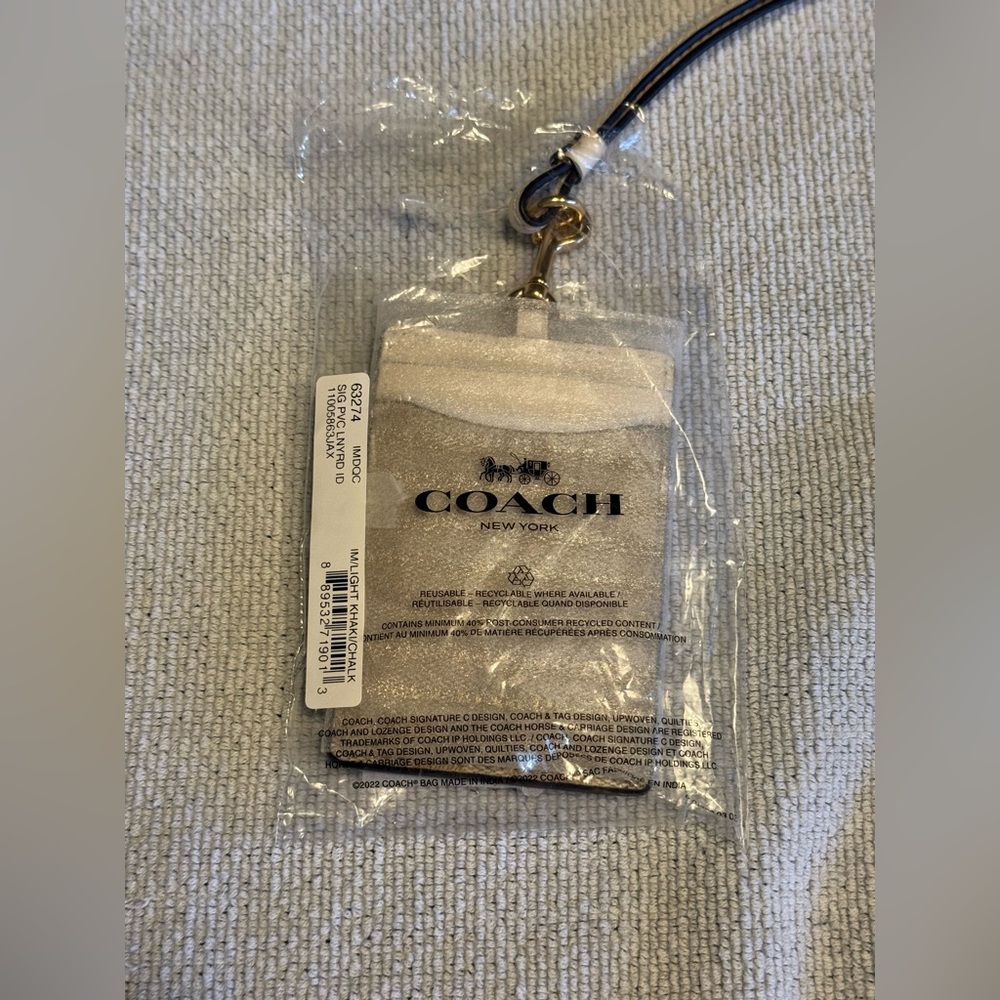 Coach Id Card Holder. Cream and white signature canvas. Brand new with tags. NWT - Picture 5 of 6